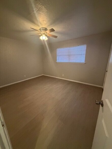 Building Photo - 5220 Weber Rd