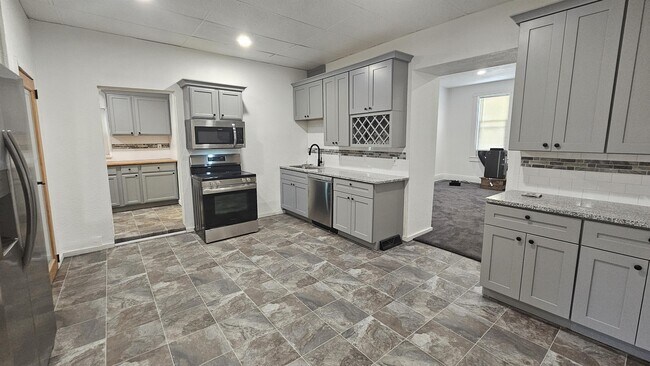 Building Photo - 415 Harrison Ave