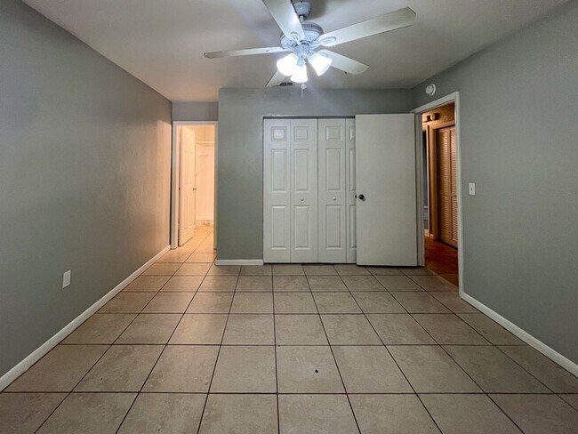 Building Photo - 2292 - Sugarfoot Oaks