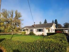 Building Photo - 3bedroom 2bath House