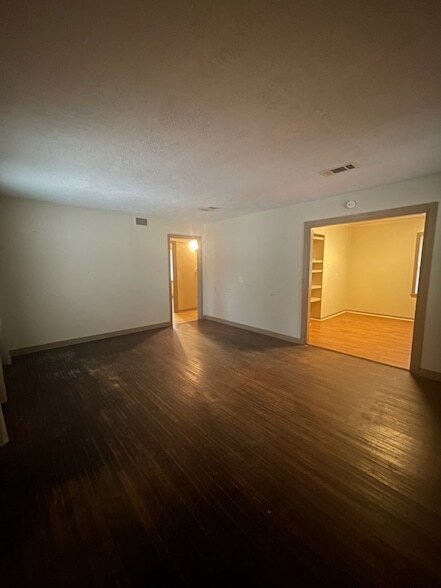 Building Photo - 605 Olive St