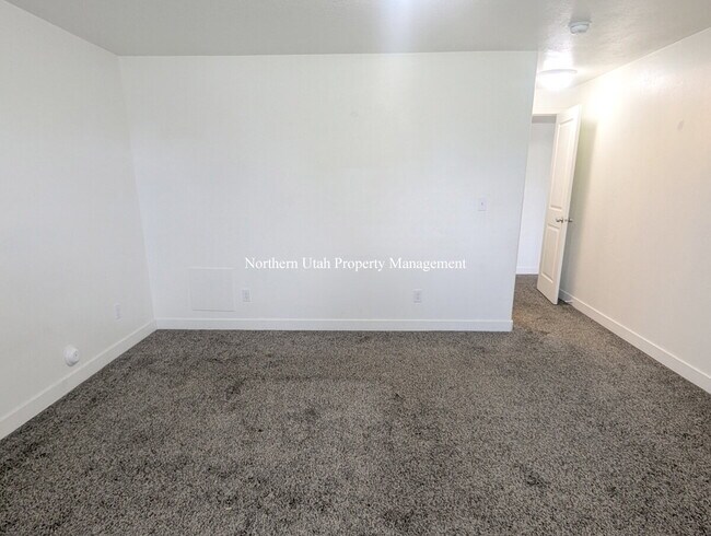 Building Photo - Spacious 3-Bed, 2-Bath Gem in Bountiful