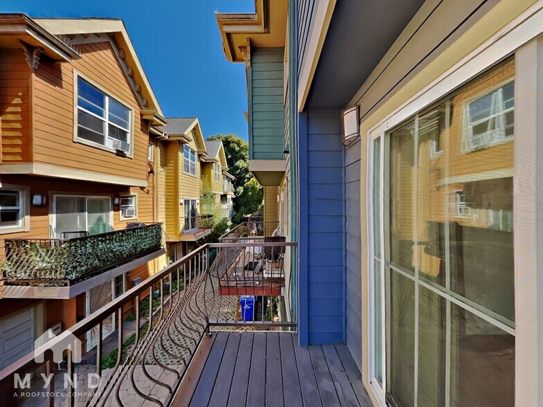 Building Photo - 512 Henry St