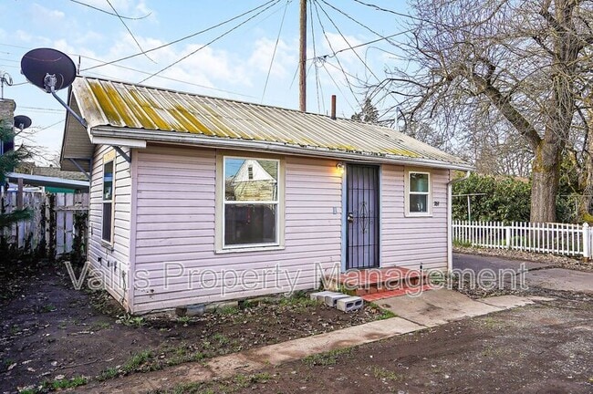 Building Photo - 351 19th St SE