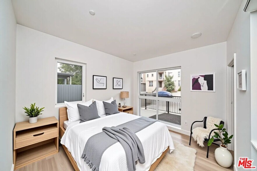 Building Photo - 1106 Queen Anne Pl