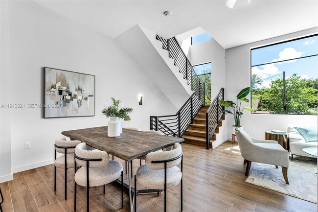 Building Photo - 529 NE 61st St