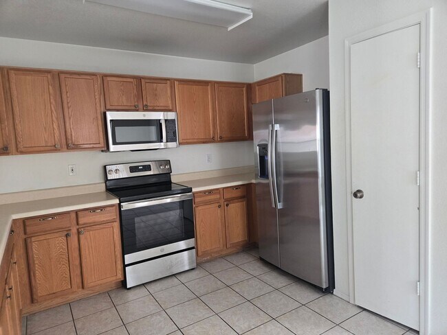 Building Photo - 3 bed, 2 bath in Surprise