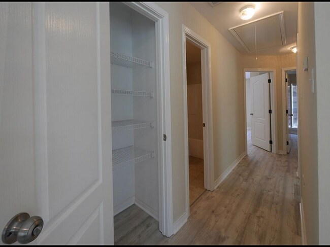 Building Photo - 138 Poe St