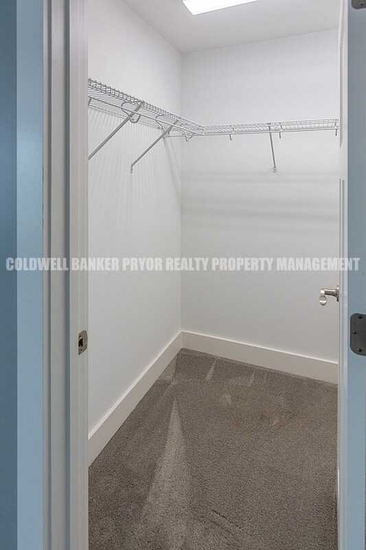 Building Photo - 9618 Shooting Star Cir