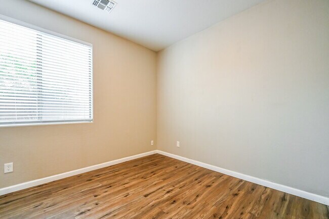 Building Photo - 1465 E Mia Ln