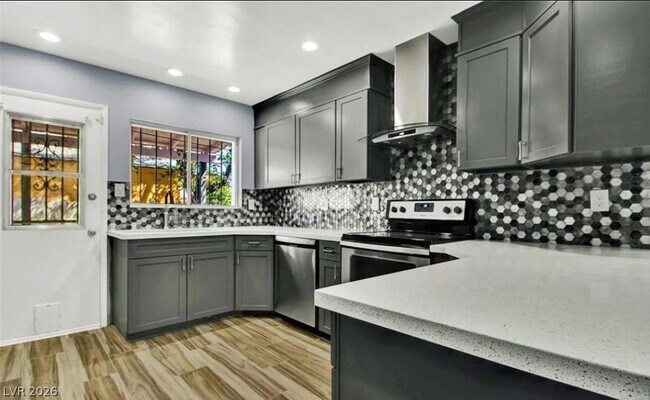 Building Photo - 1056 E Oakey Blvd