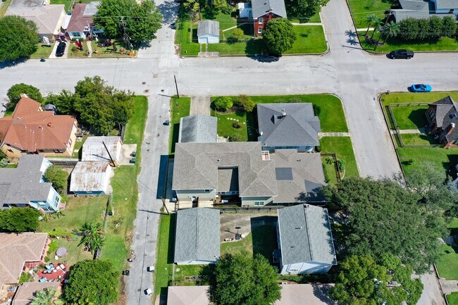 Building Photo - 4708 Woodrow Ave