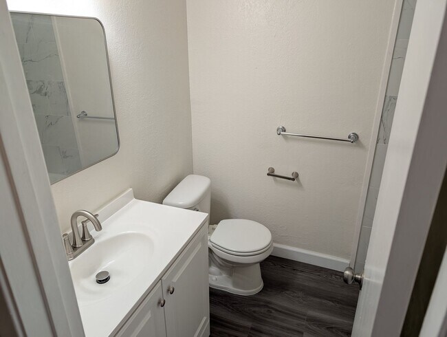 Building Photo - Completely remodeled and updated condo close to Fresno State and shopping. *Ask about the Move-in...
