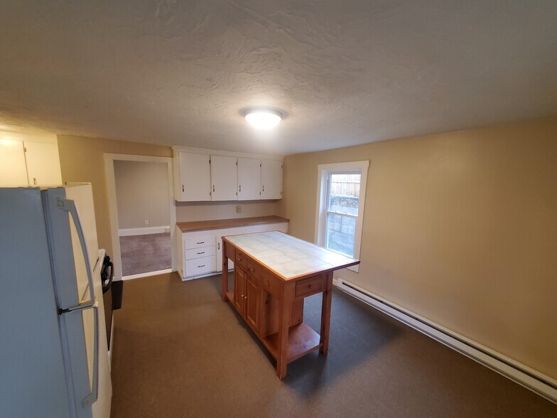 Building Photo - 215 Madison St