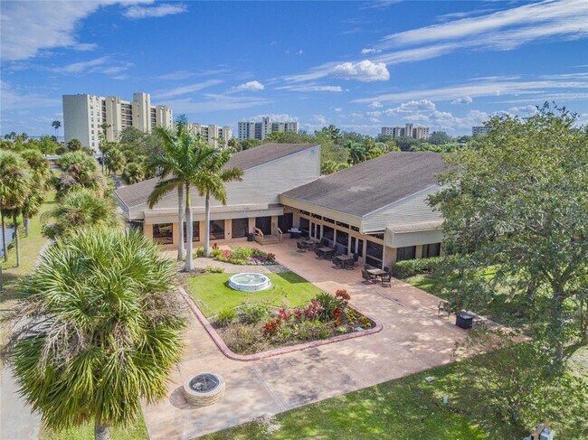 Building Photo - 2700 Cove Cay Dr