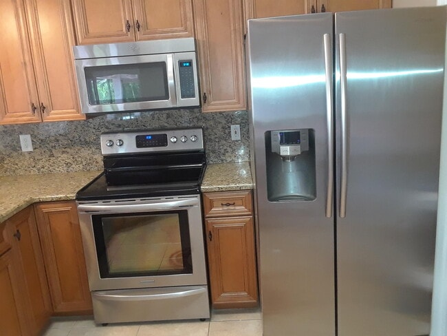 Building Photo - 6444 NW Hacienda Ct