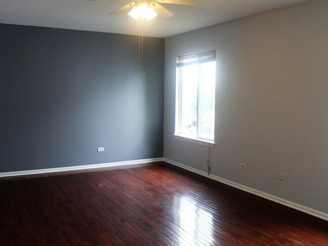 Building Photo - 2412 Woodlake Ct