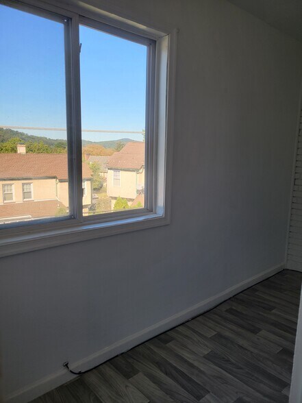 Building Photo - 2575 Perkiomen Ave