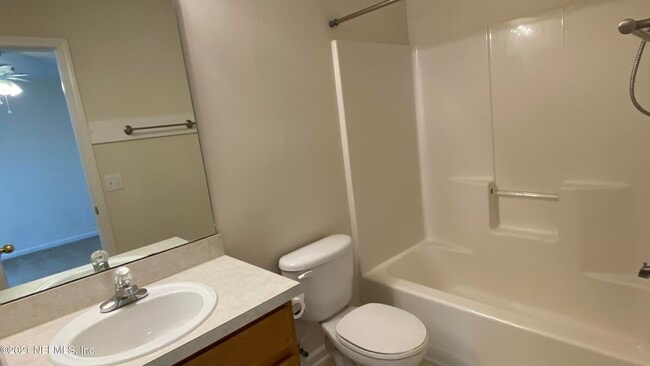 Building Photo - 445 Scrub Jay Dr