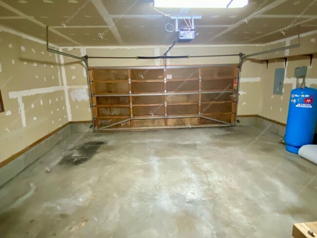 Building Photo - Nature Retreat on 0.6 Acres Near the Desch...