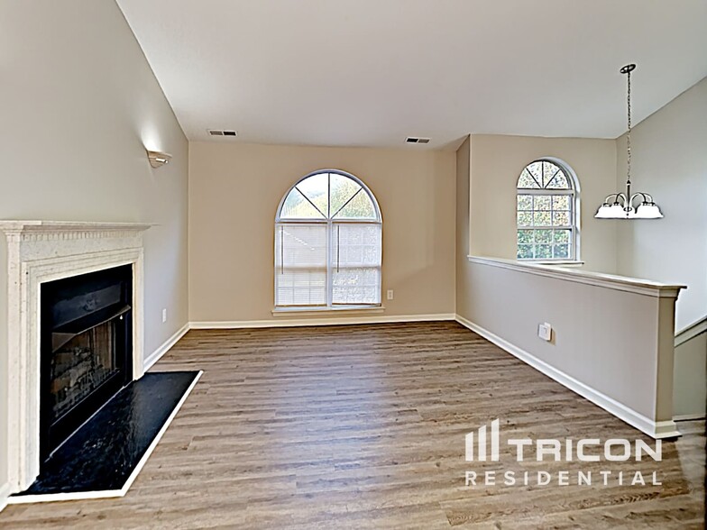 Building Photo - 4410 Fawnbrook Ave SW