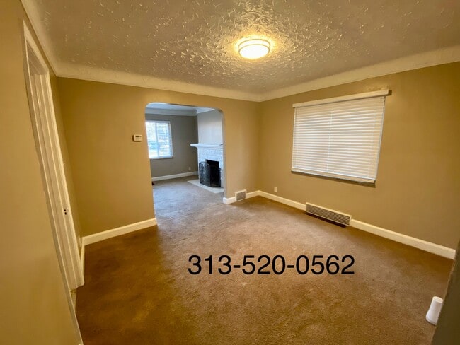 Building Photo - 15881 Manor