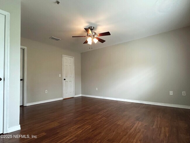 Building Photo - 7800 Point Meadows Dr