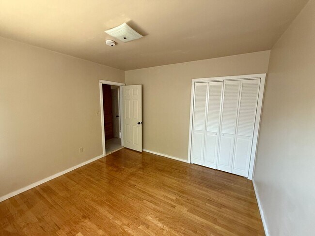 Building Photo - Prater Properties 2