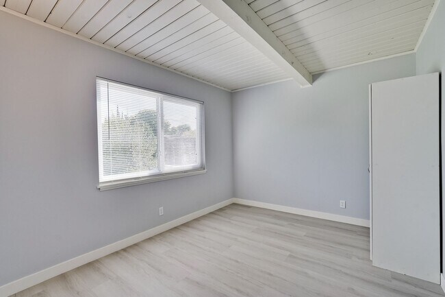 Building Photo - Remodeled 3-bedroom 1 bath