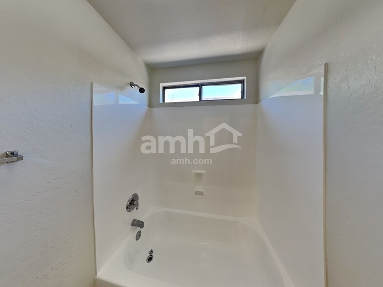 Building Photo - 12438 W Windrose Dr