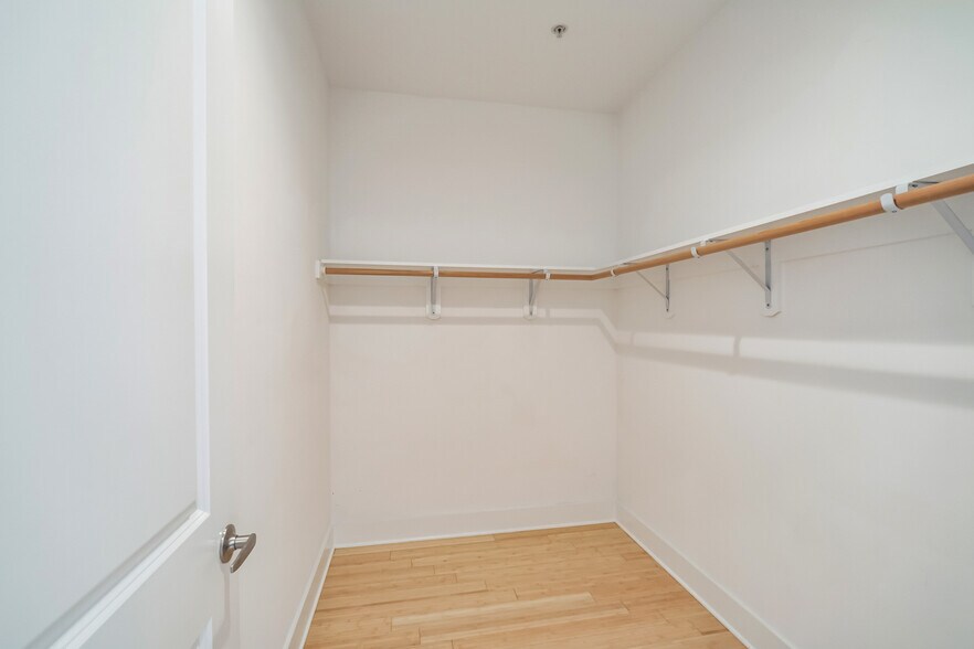 Building Photo - 513 N Budd St