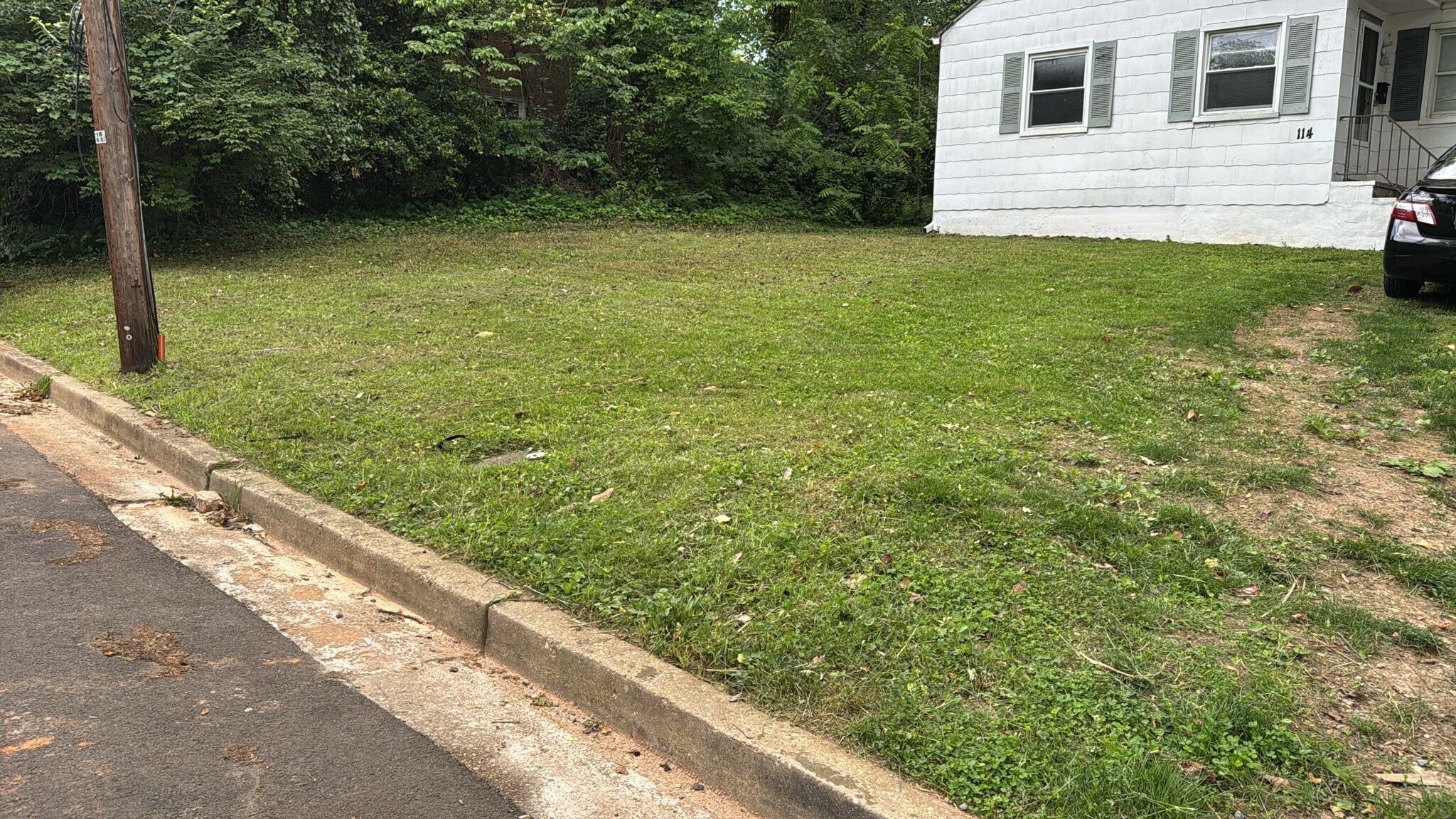 Front Lee St - 114 S Lee St