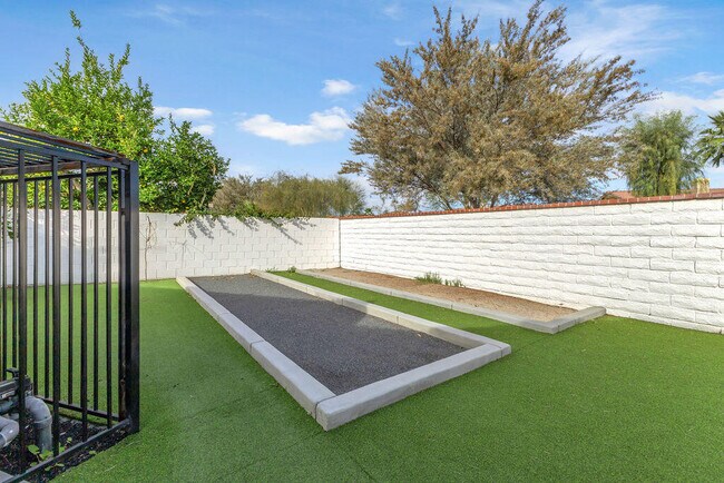 Building Photo - 83950 Avenida Serena