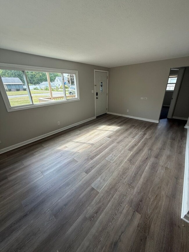Building Photo - Austintown, Updated 3/4 Bedroom, 1 1/2 Bat...