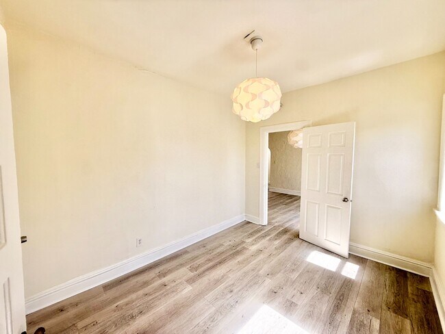 Building Photo - Gorgeous 1 Bed 1 Bath Denver Apartment in Capitol Hill! Available NOW!