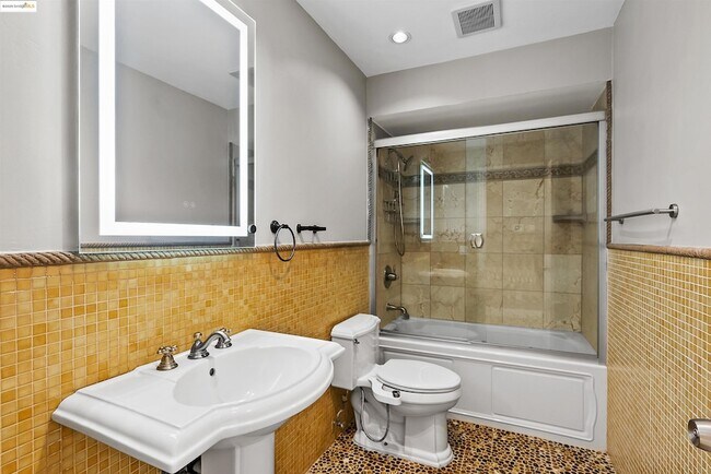 Building Photo - 4730 Spinnaker Way