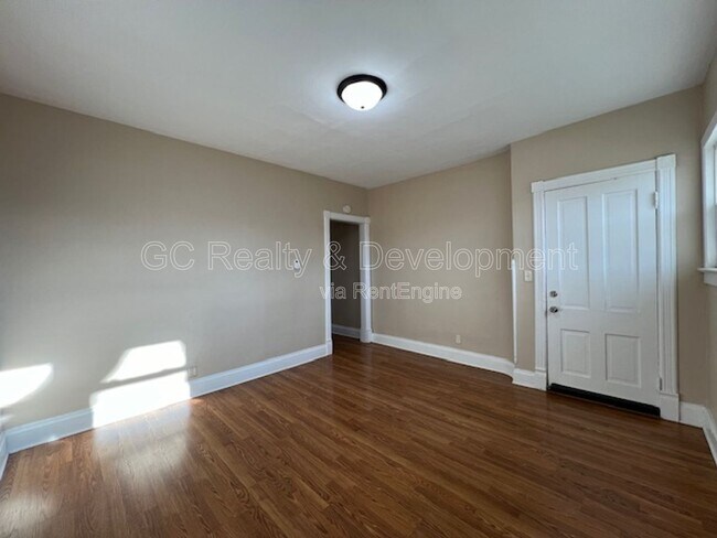 Building Photo - 411 Wellington Ave