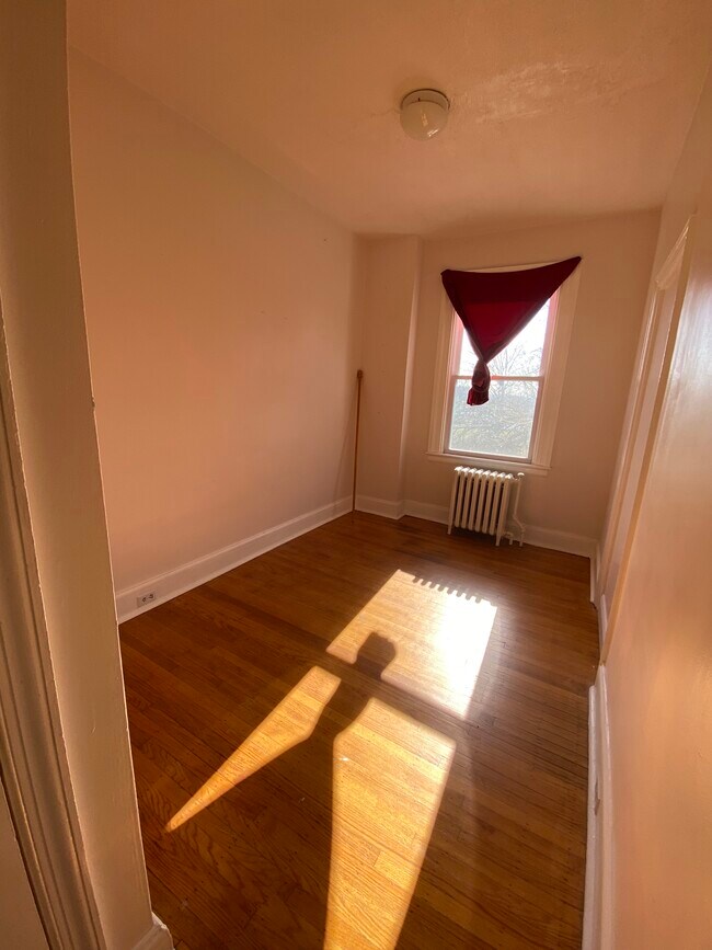 Bedroom 3 - 1000 E 36th St
