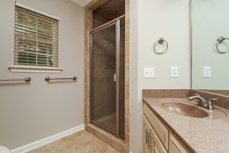 Building Photo - 597 Butternut Trce