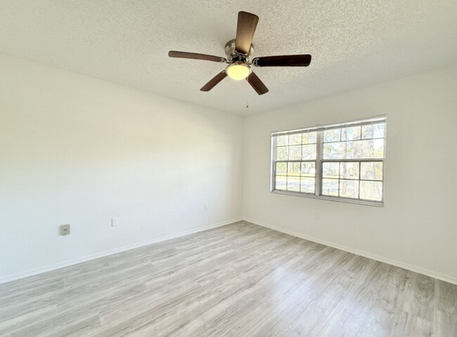 Building Photo - 380 2nd Ave N