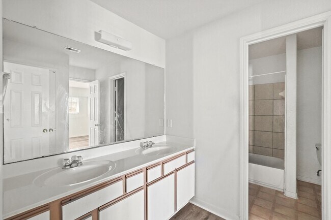 Building Photo - 16115 Sheldon Ridge Way