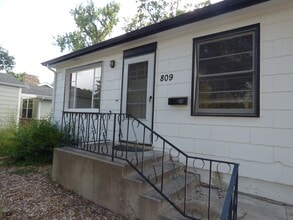 Building Photo - Cozy 1 bedroom duplex