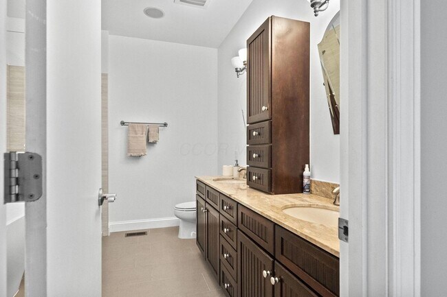 Building Photo - 251 Daniel Burnham Square