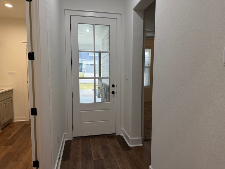 Building Photo - 5041 Mooney Fls Dr