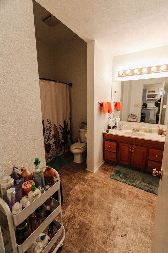 Building Photo - Preleasing for August 2026! 3 Bedroom, 1 bathroom, Pet-Friendly with In-Unit Washer & Dryer!