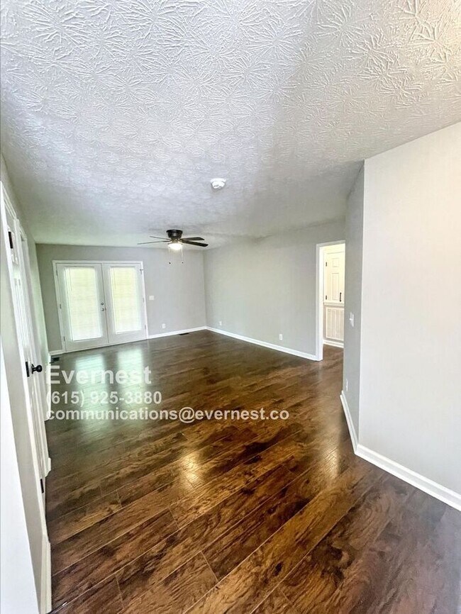 Building Photo - Adorable 3-Bedroom Home with Inviting Porc...