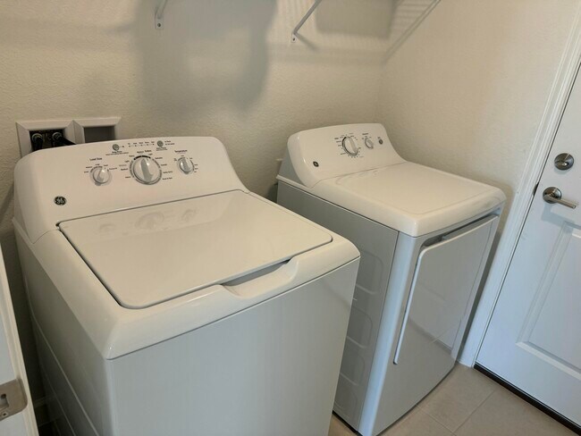 Building Photo - 10468 NW Suncrest Lp