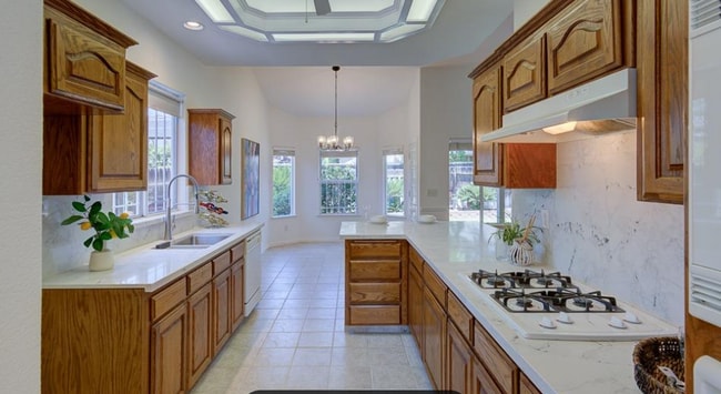 Building Photo - 2684 E Kelso Ave