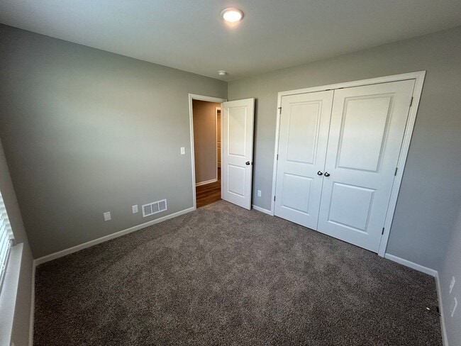 Building Photo - 611-613 Fall Meadow