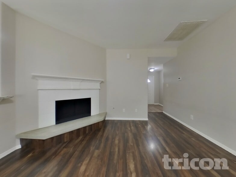 Building Photo - 2002 Briar Grove Dr